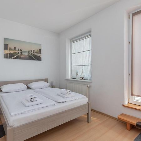 Swinoujscie Chrobrego Two-Bedroom Apartment By Noclegi Renters Esterno foto
